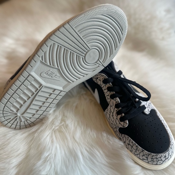 AIR JORDAN 1 Low OG Shoes - Picture 3 of 3